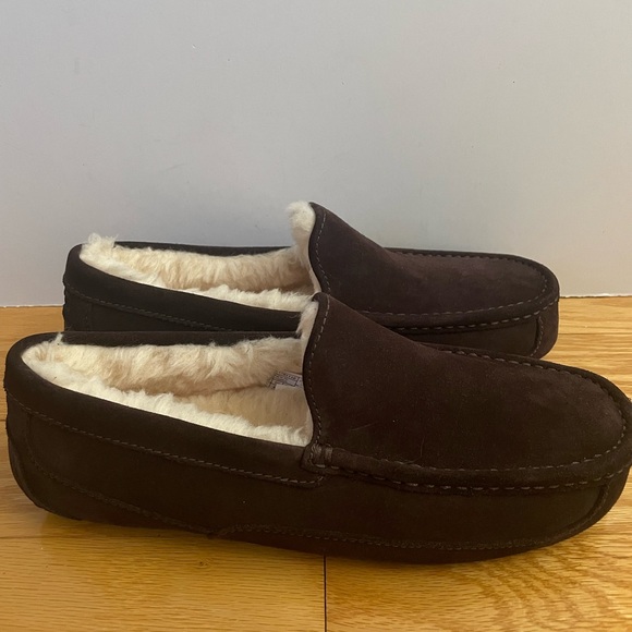 UGG Ascot Espresso Brown Suede Slippers Sz 9 - Picture 2 of 7